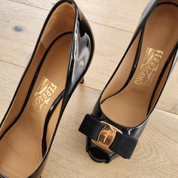 Salvatore Ferragamo Pola Peep Toe Heel - Picture 4 of 5